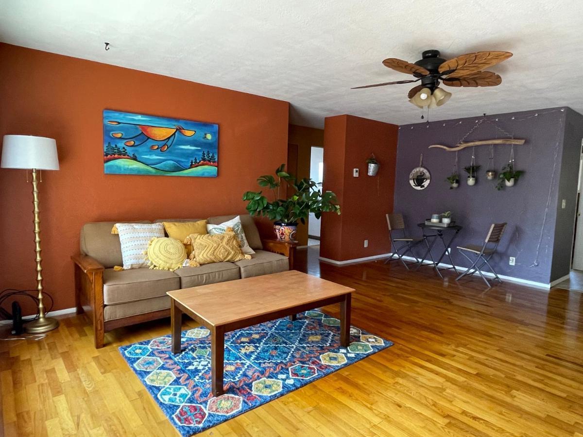 Colorful 50'S Ranch In The Heart Of Eugene Villa Bagian luar foto