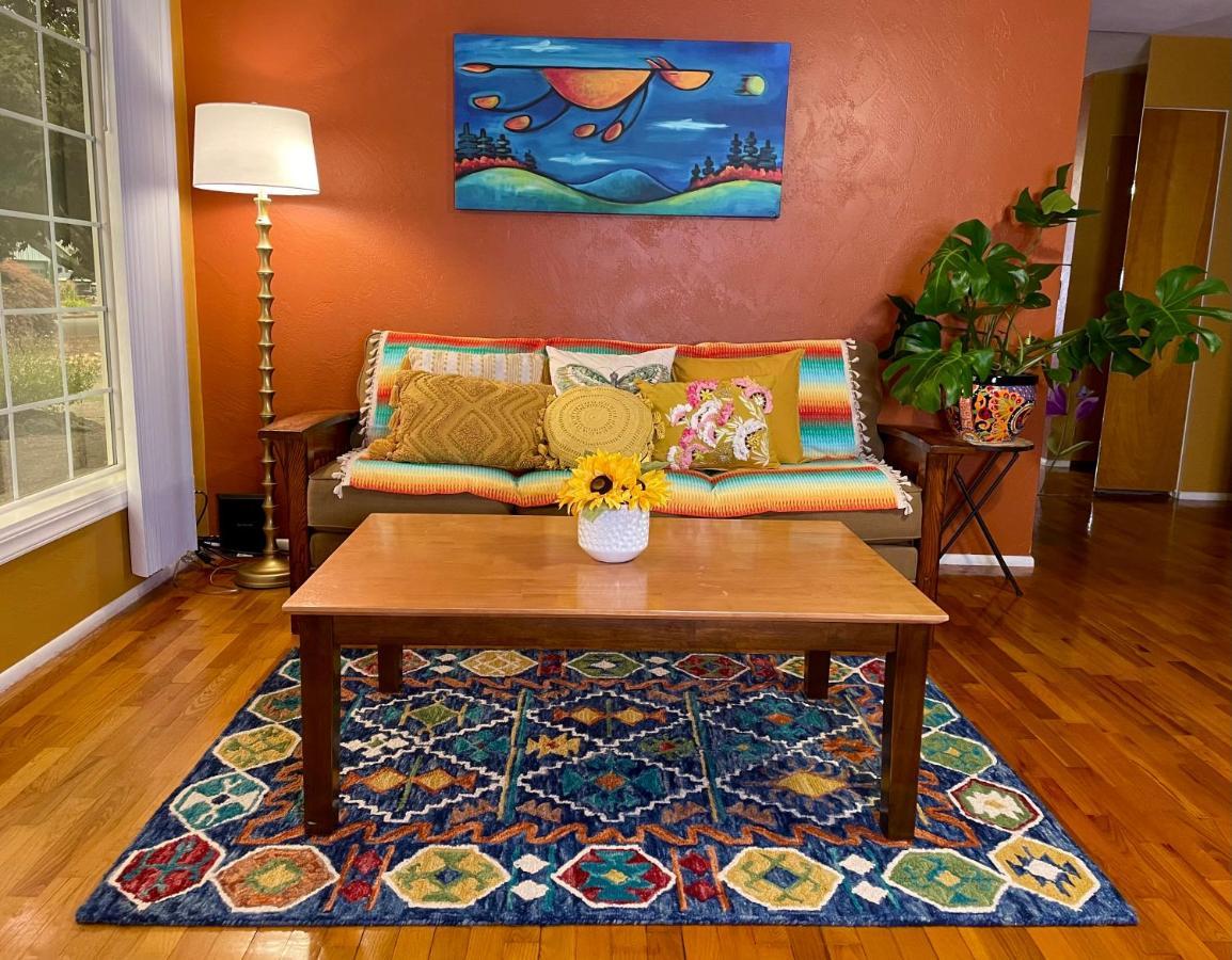 Colorful 50'S Ranch In The Heart Of Eugene Villa Bagian luar foto