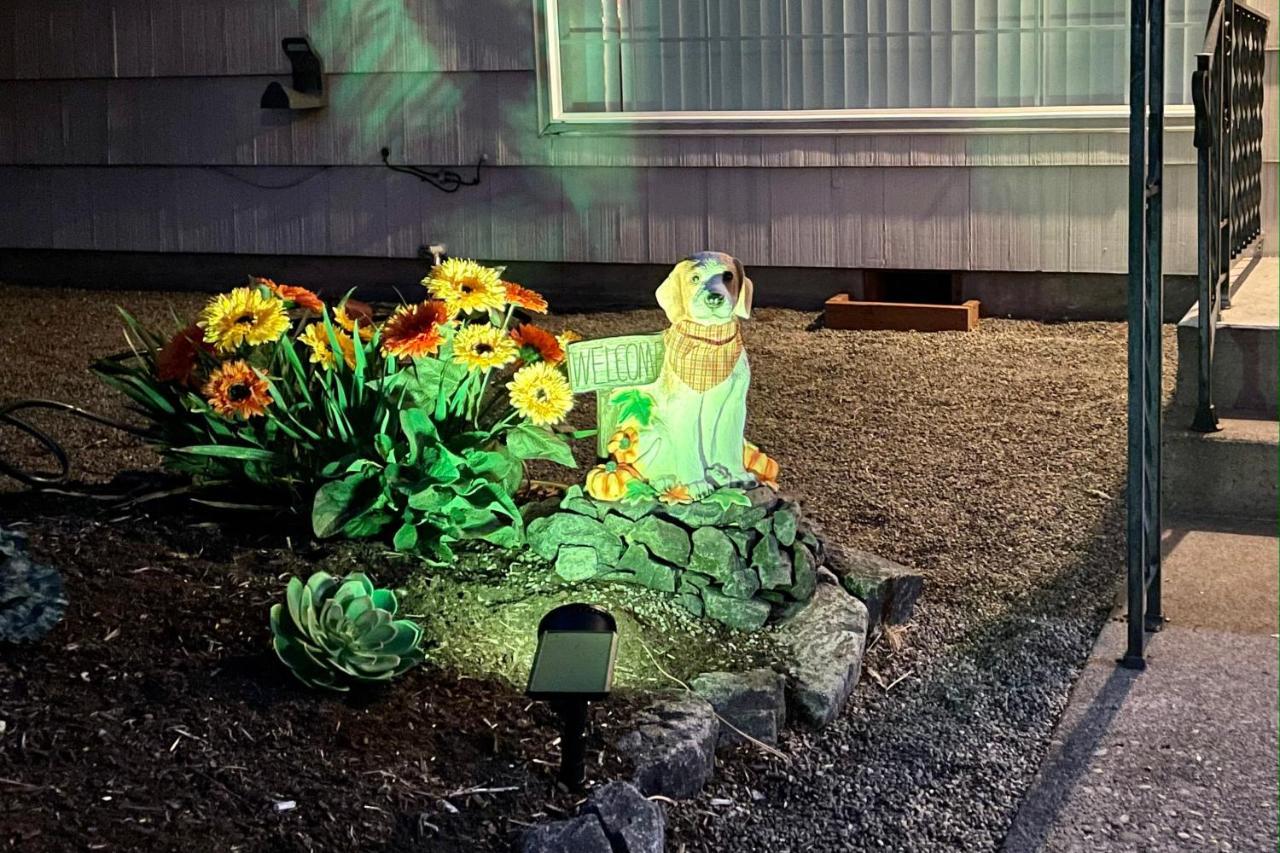 Colorful 50'S Ranch In The Heart Of Eugene Villa Bagian luar foto