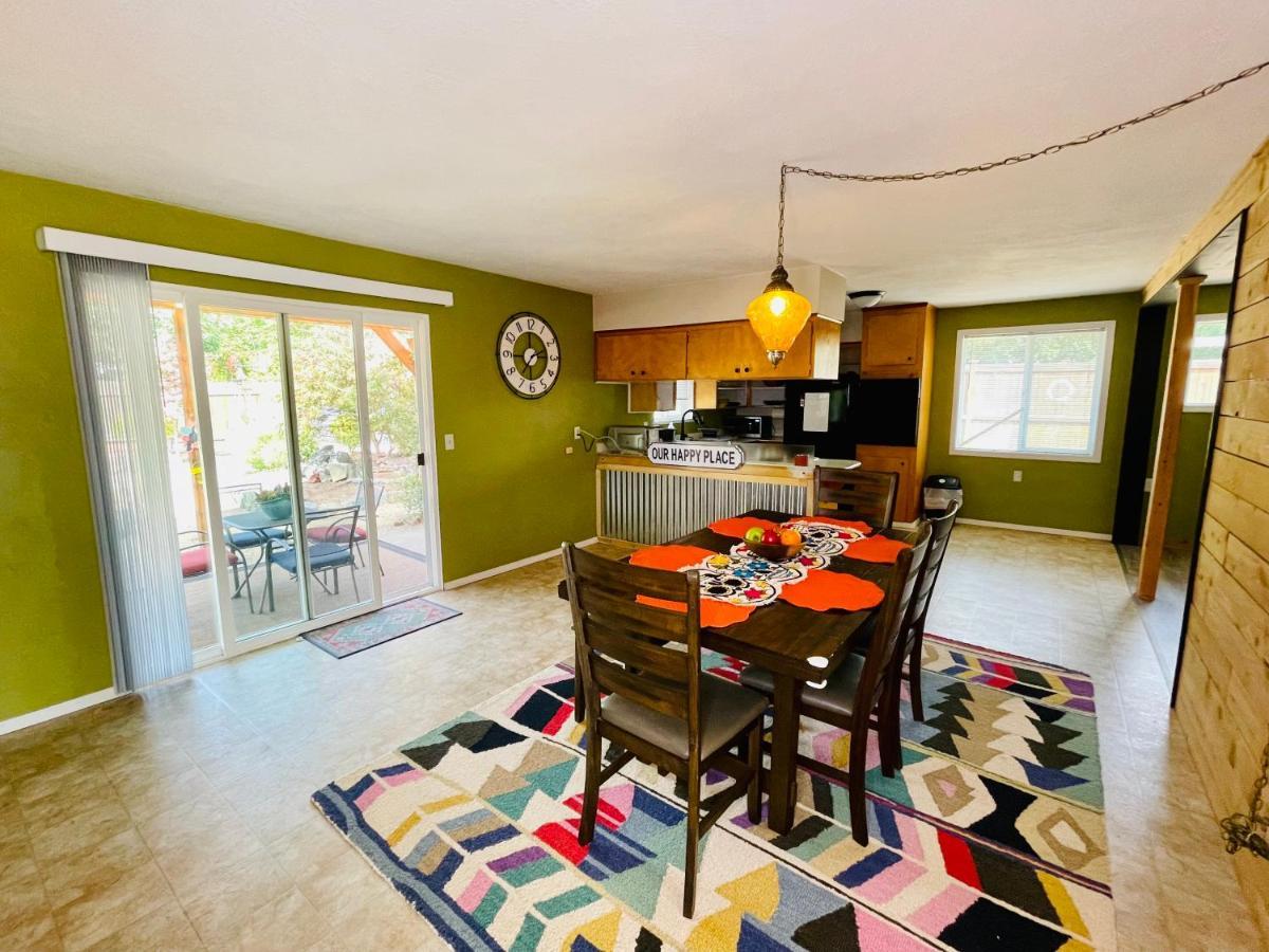 Colorful 50'S Ranch In The Heart Of Eugene Villa Bagian luar foto