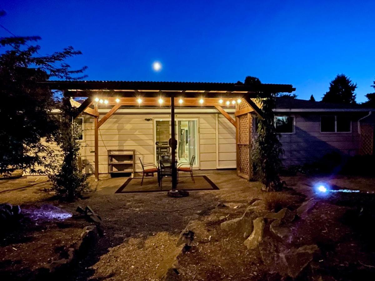 Colorful 50'S Ranch In The Heart Of Eugene Villa Bagian luar foto