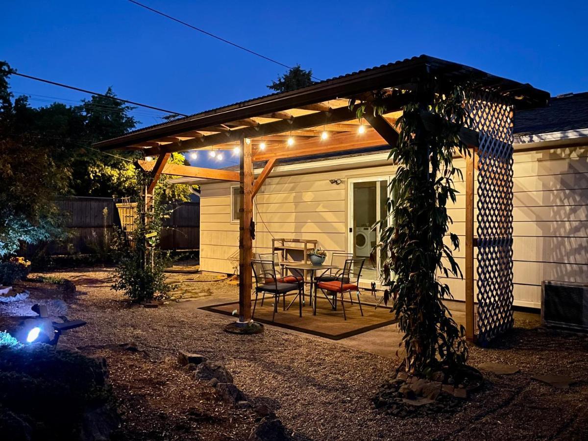 Colorful 50'S Ranch In The Heart Of Eugene Villa Bagian luar foto