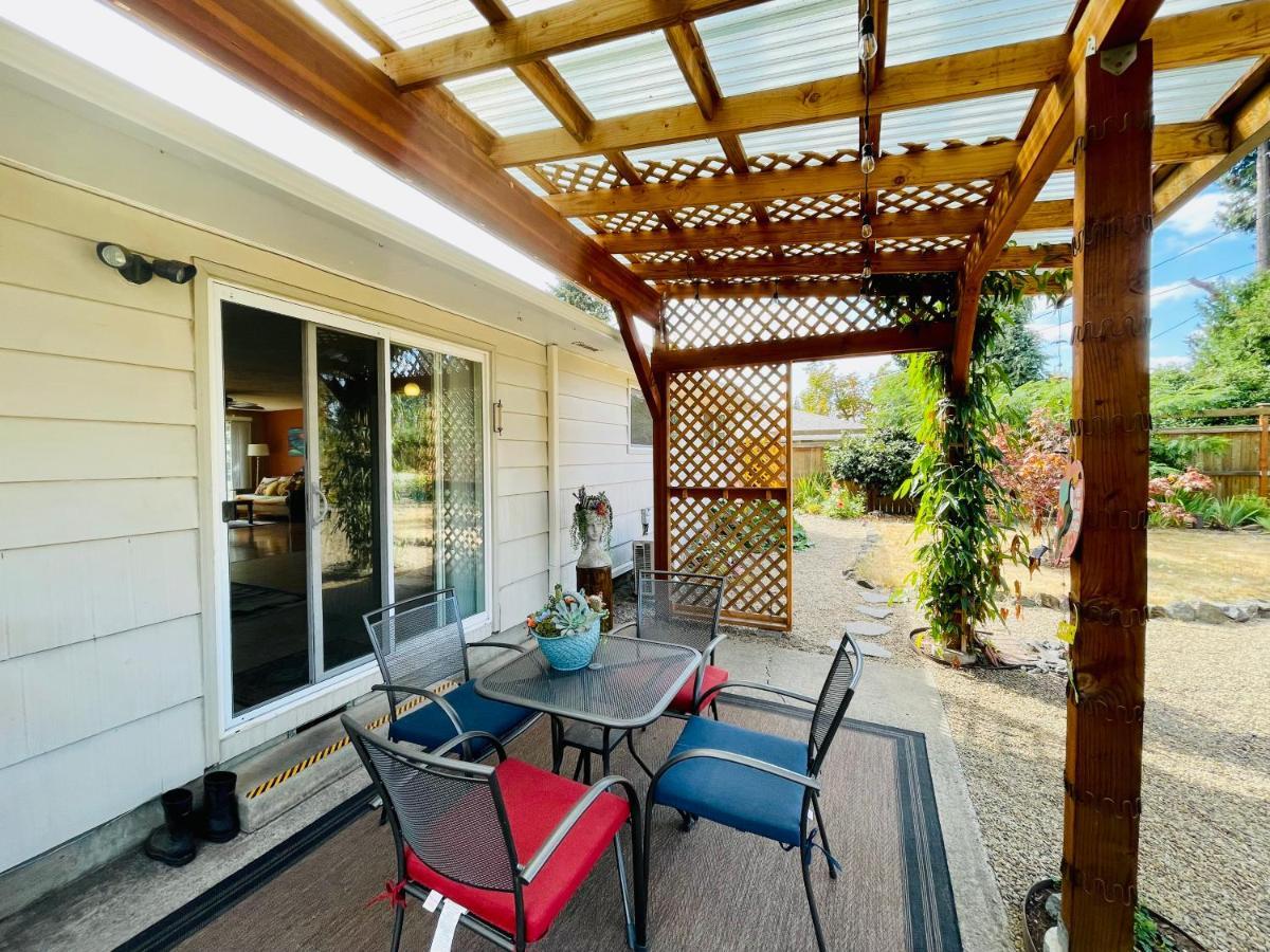 Colorful 50'S Ranch In The Heart Of Eugene Villa Bagian luar foto