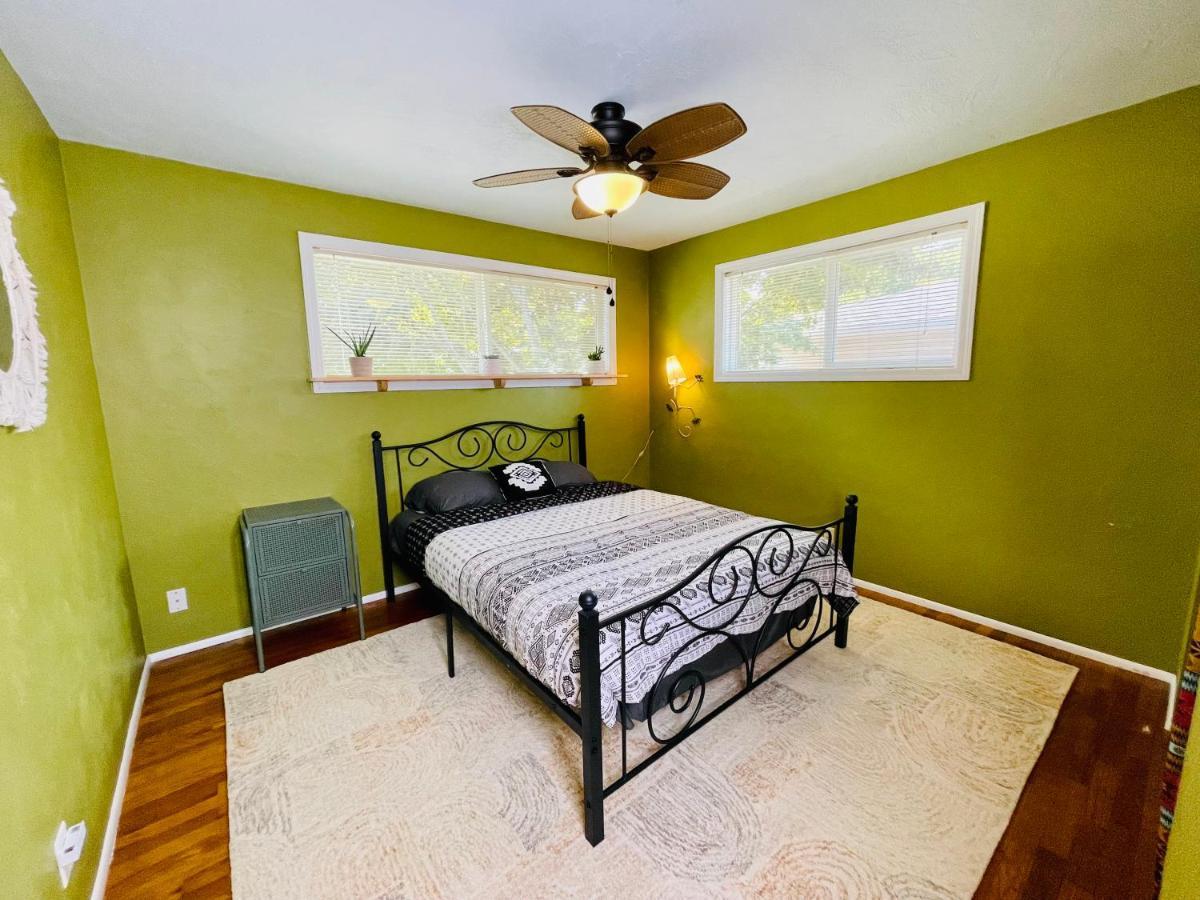 Colorful 50'S Ranch In The Heart Of Eugene Villa Bagian luar foto