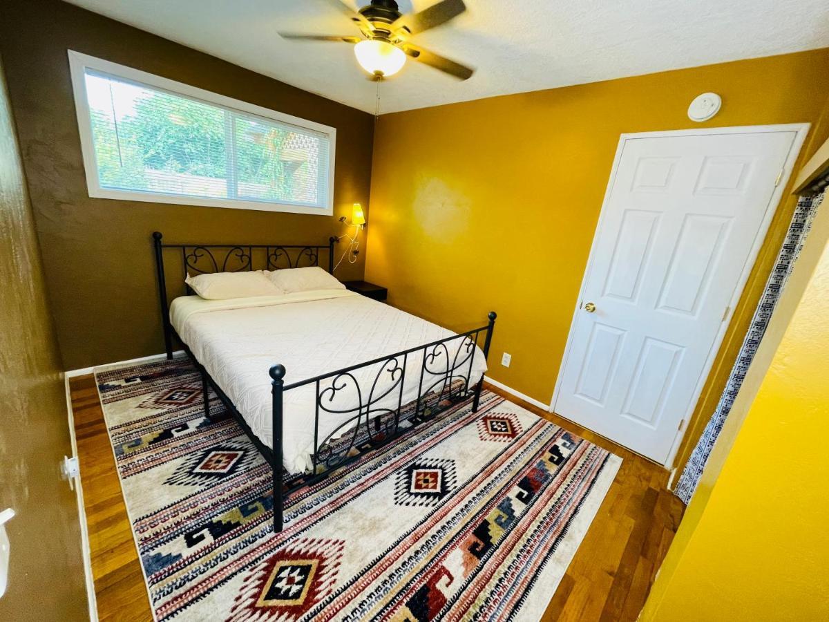 Colorful 50'S Ranch In The Heart Of Eugene Villa Bagian luar foto
