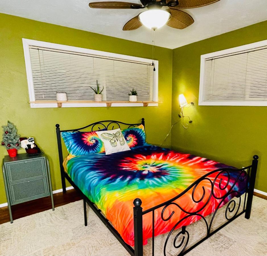 Colorful 50'S Ranch In The Heart Of Eugene Villa Bagian luar foto
